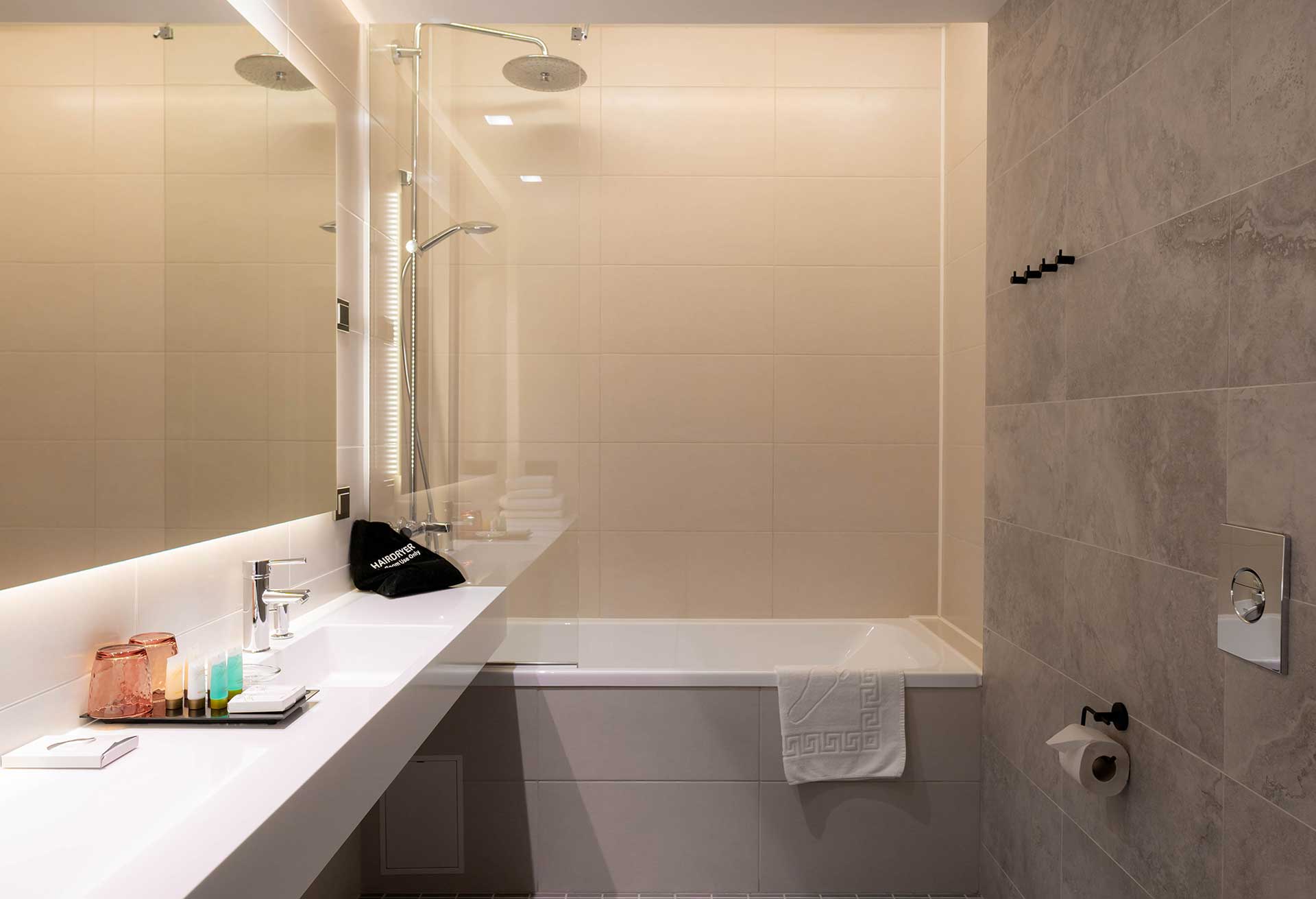 Deluxe-Junior-Suite-10