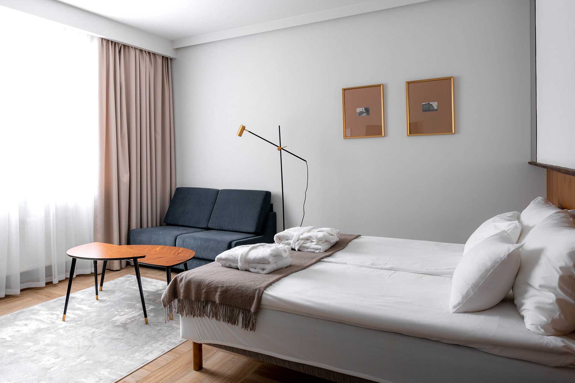 Deluxe-Junior-Suite-3